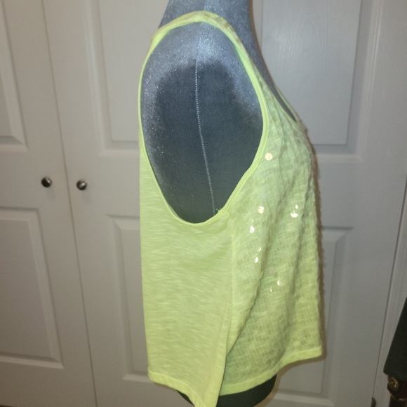 Bongo Neon Yellow Sequinned Flowy Tank - Picture 4 of 7